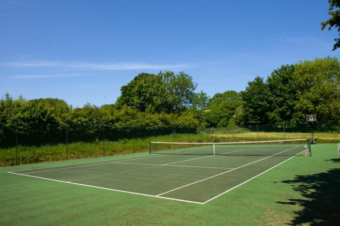 Vine Cottage in Netherbury, Beaminster, Dorset. Garden. Private parking. Single-storey. Pet-friendly