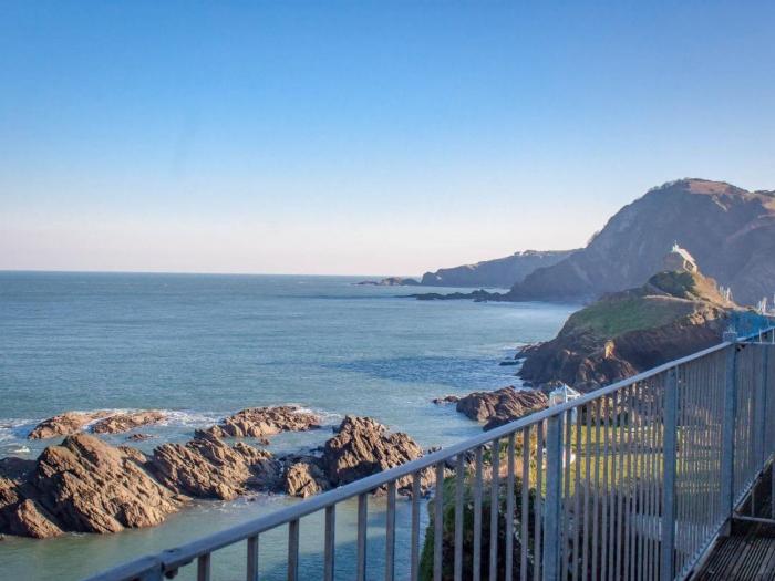 9 Oceanside, Ilfracombe, Devon. Close to shop, pub, and beach. Near National Park. Sea views. 2 bed.