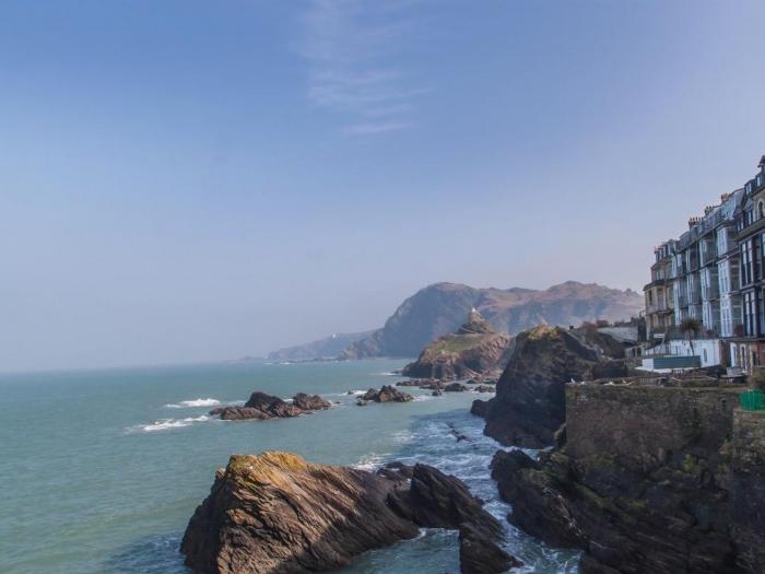 9 Oceanside, Ilfracombe, Devon. Close to shop, pub, and beach. Near National Park. Sea views. 2 bed.