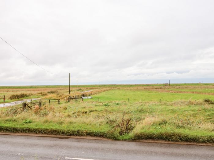 Beach Cottage, Clay-Next-The-Sea near Salthouse, Norfolk. Close to shop. Near coast. Garden. Marshes