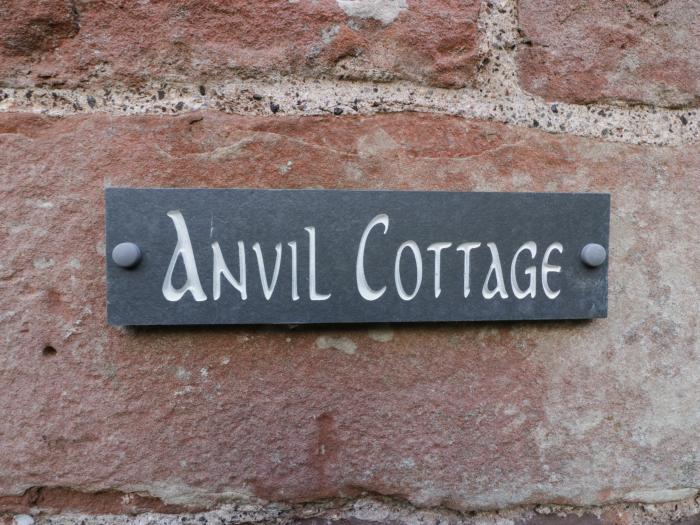 Anvil Cottage,Gatcombe near Blakeney, Gloucestershire. Pet-friendly. Close to River Severn. Smart TV