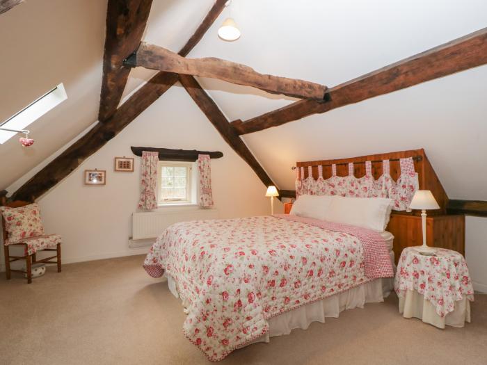 Anvil Cottage,Gatcombe near Blakeney, Gloucestershire. Pet-friendly. Close to River Severn. Smart TV