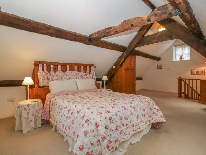 Anvil Cottage,Gatcombe near Blakeney, Gloucestershire. Pet-friendly. Close to River Severn. Smart TV