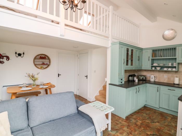 1 Keepers Cottage, Dartmouth, Devon. Open-plan. Off-road parking. Smart TV. En-suiteRural location.