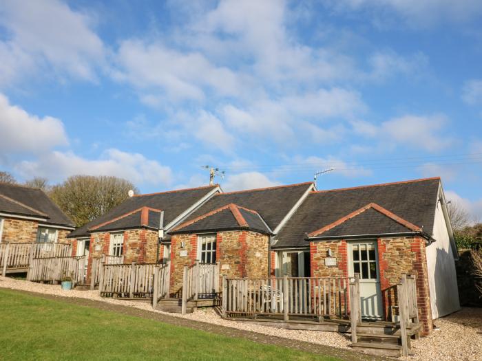 1 Keepers Cottage, Dartmouth, Devon. Open-plan. Off-road parking. Smart TV. En-suiteRural location.