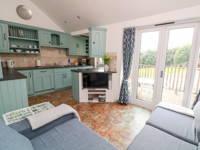 1 Keepers Cottage, Dartmouth, Devon. Open-plan. Off-road parking. Smart TV. En-suiteRural location.