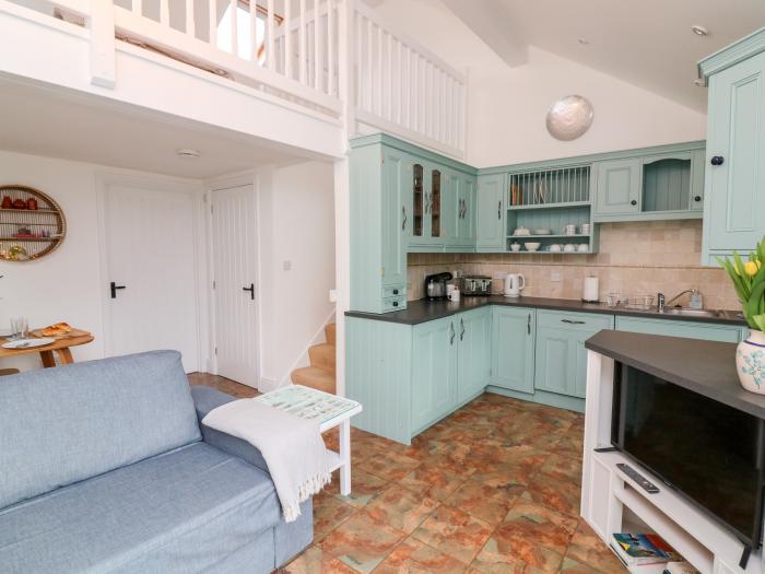 1 Keepers Cottage, Dartmouth, Devon. Open-plan. Off-road parking. Smart TV. En-suiteRural location.