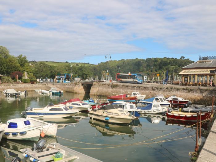 1 Keepers Cottage, Dartmouth, Devon. Open-plan. Off-road parking. Smart TV. En-suiteRural location.