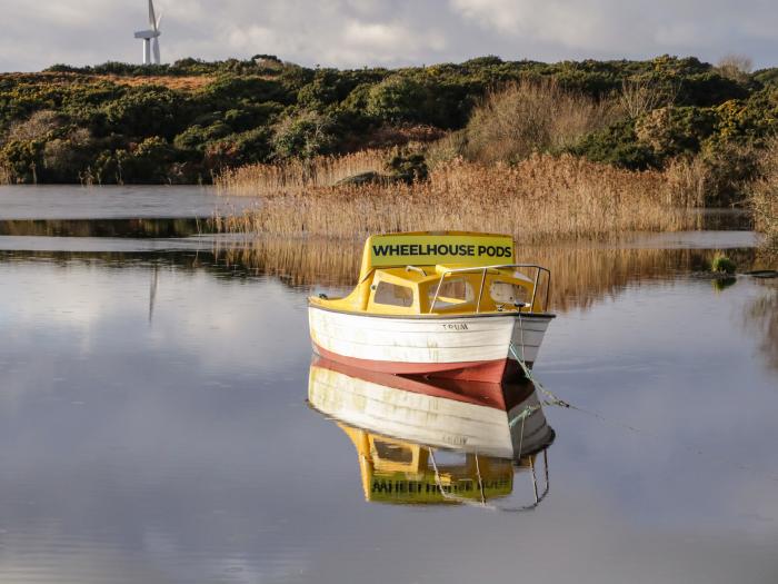 The Wheelhouse Pod No. 2, in Burtonport, County Donegal. Close to beach and shop. Hot tub. Romantic.