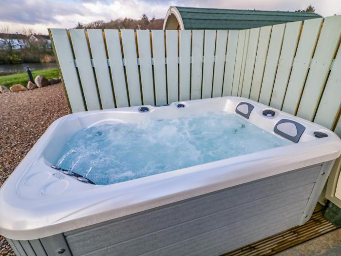 The Wheelhouse Pod No. 2, in Burtonport, County Donegal. Close to beach and shop. Hot tub. Romantic.