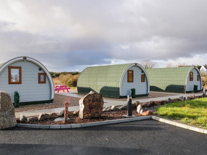 The Wheelhouse Pod No. 2, in Burtonport, County Donegal. Close to beach and shop. Hot tub. Romantic.