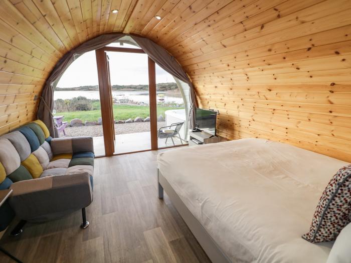 The Wheelhouse Pod No. 3, in Burtonport, County Donegal. Close to beach and shop. Hot tub. Romantic.