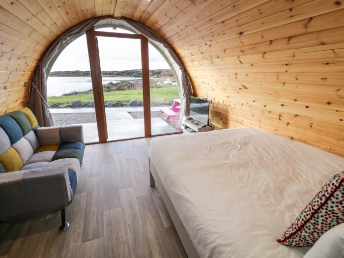 The Wheelhouse Pod No. 5, in Burtonport, County Donegal. Close to beach and shop. Hot tub. Romantic.