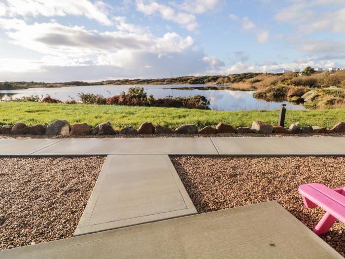 The Wheelhouse Pod No. 7, in Burtonport, County Donegal. Close to beach and shop. Hot tub. Romantic.