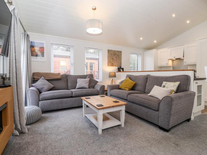 Oakside 16, Bowness-On-Windermere, Cumbria. Single-storey lodge. Open-plan living. Electric fire. TV