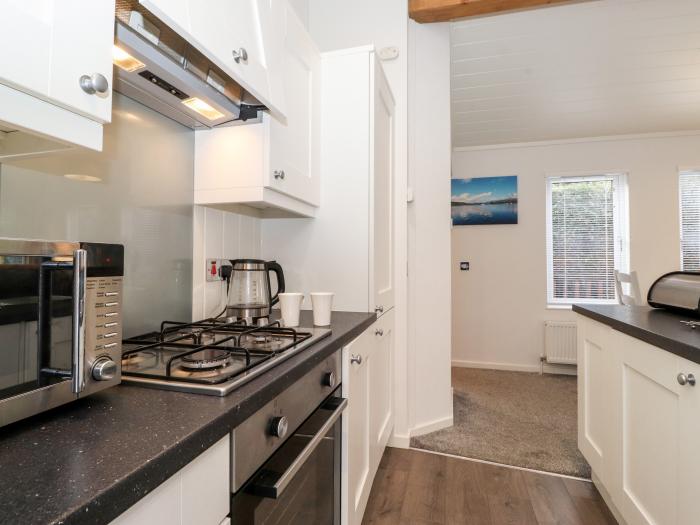 Oakside 16, Bowness-On-Windermere, Cumbria. Single-storey lodge. Open-plan living. Electric fire. TV