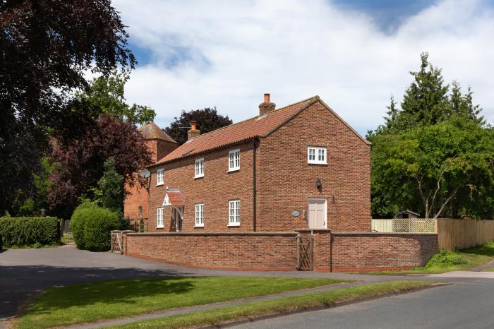 Ashley Cottage, Seaton Ross, East Riding of Yorkshire. Close to a shop and a pub. Woodburning stove.