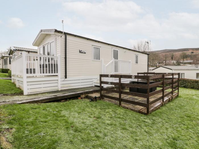 57 Brynteg, Llanrug, Gwynedd. Near to a National Park. Pet-friendly. Close to lake. Countryside. TV.