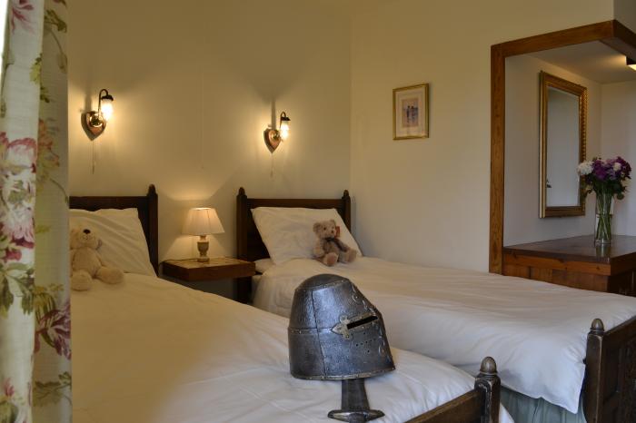 Harbour Apartment in Berrynarbor near Ilfracombe, Devon. Private parking. Dog-friendly. Shared pool.