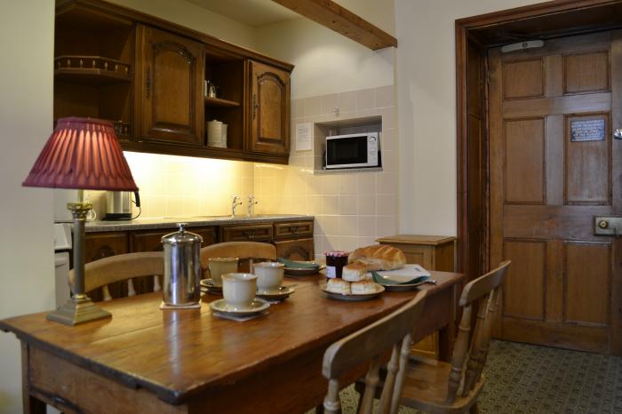 Bassett Apartment, Berrynarbor near Ilfracombe, Devon. Dog-friendly. On-site facilities. Heated pool