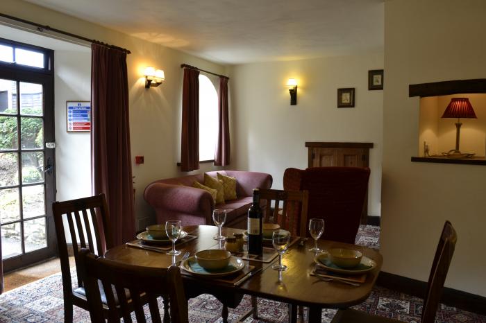 South Court Apartment rests in Berrynarbor near Ilfracombe, Devon. Dog-friendly. Ground-floor living