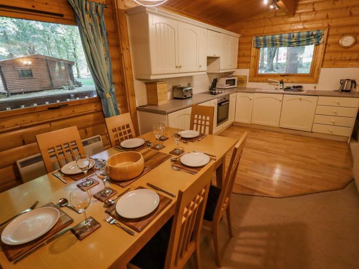 Woodlands Retreat in Louth, Lincolnshire. Single-storey. Rural location. Pet-free. Off-road parking.