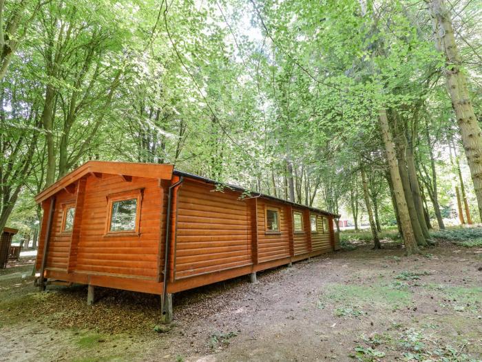 Woodlands Retreat in Louth, Lincolnshire. Single-storey. Rural location. Pet-free. Off-road parking.