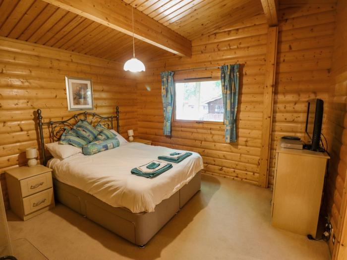 Woodlands Retreat in Louth, Lincolnshire. Single-storey. Rural location. Pet-free. Off-road parking.