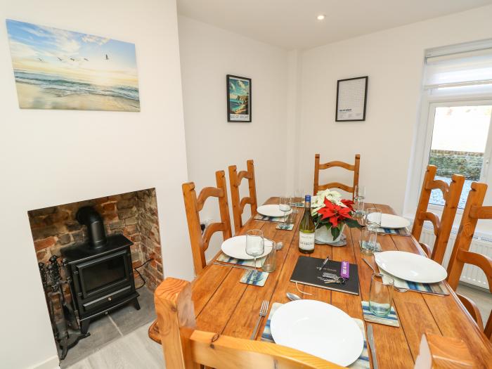 1 Star Cottages, Freshwater, Isle of Wight. Close to AONB. Close to shop, pub, and beach. Pets. WiFi