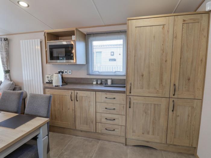 Heron 61. Single-storey lodge. Fritton nr Belton, Norfolk. Enclosed decking. Pet-friendly.