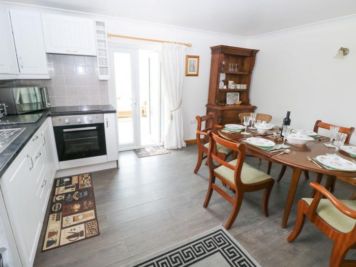 Corran Cottage, Laugharne, Sir Gaerfyrddin. Countryside. Woodburning stove. Next to a riding school.