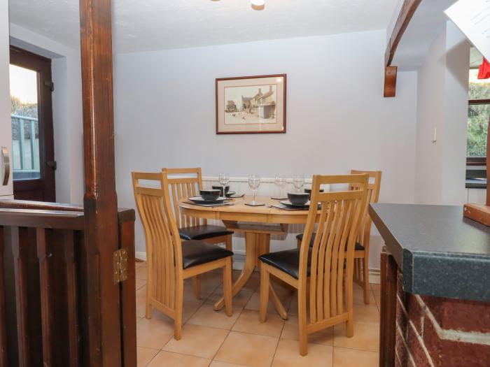 Coombe Cottage, Beaples Barton near South Molton, Devon. Near a National Park. Pet-friendly. Fishing