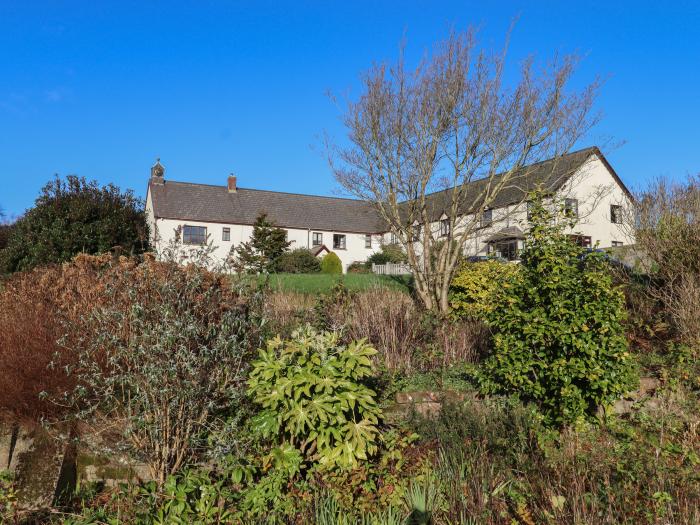 Coombe Cottage, Beaples Barton near South Molton, Devon. Near a National Park. Pet-friendly. Fishing