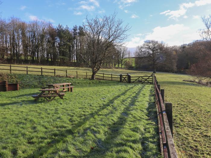 Coombe Cottage, Beaples Barton near South Molton, Devon. Near a National Park. Pet-friendly. Fishing