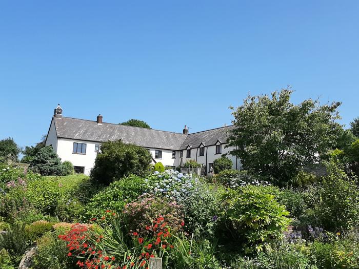 Coombe Cottage, Beaples Barton near South Molton, Devon. Near a National Park. Pet-friendly. Fishing