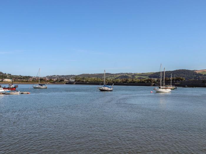 9 Chapel Street, Conwy, Conwy. Close to beach and river. Near National Park. Couple's retreat. WiFi.