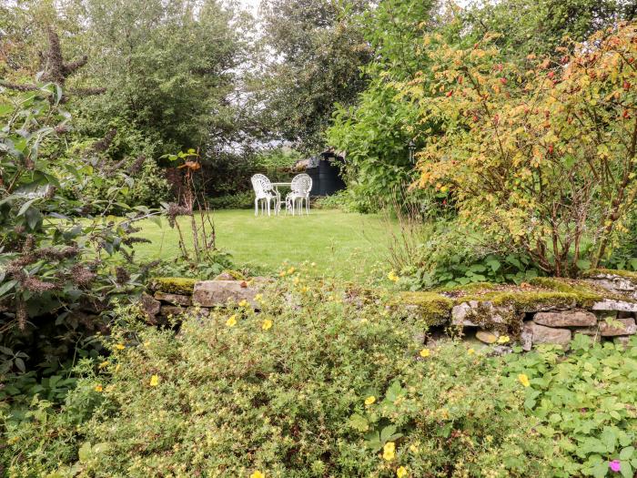 Oak Cottage, Kettlewell, North Yorkshire. Two bedrooms. Beautiful private garden & woodburning stove