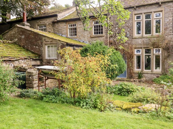 Oak Cottage, Kettlewell, North Yorkshire. Two bedrooms. Beautiful private garden & woodburning stove