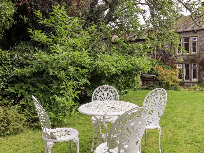 Oak Cottage, Kettlewell, North Yorkshire. Two bedrooms. Beautiful private garden & woodburning stove