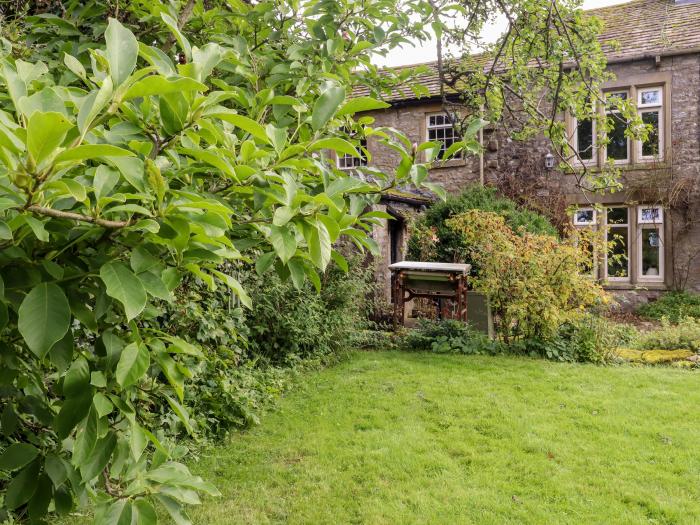 Oak Cottage, Kettlewell, North Yorkshire. Two bedrooms. Beautiful private garden & woodburning stove