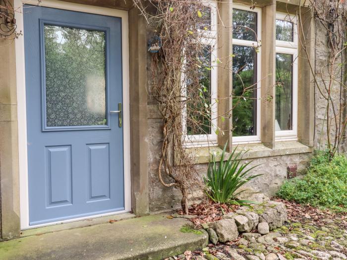 Oak Cottage, Kettlewell, North Yorkshire. Two bedrooms. Beautiful private garden & woodburning stove