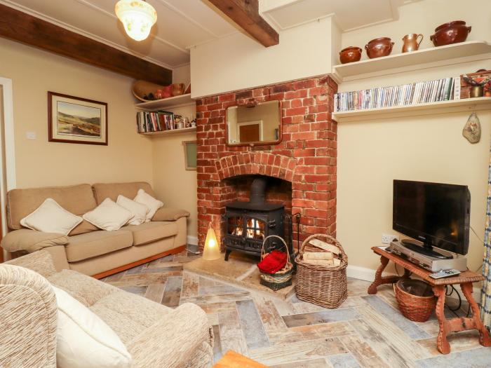 Oak Cottage, Kettlewell, North Yorkshire. Two bedrooms. Beautiful private garden & woodburning stove