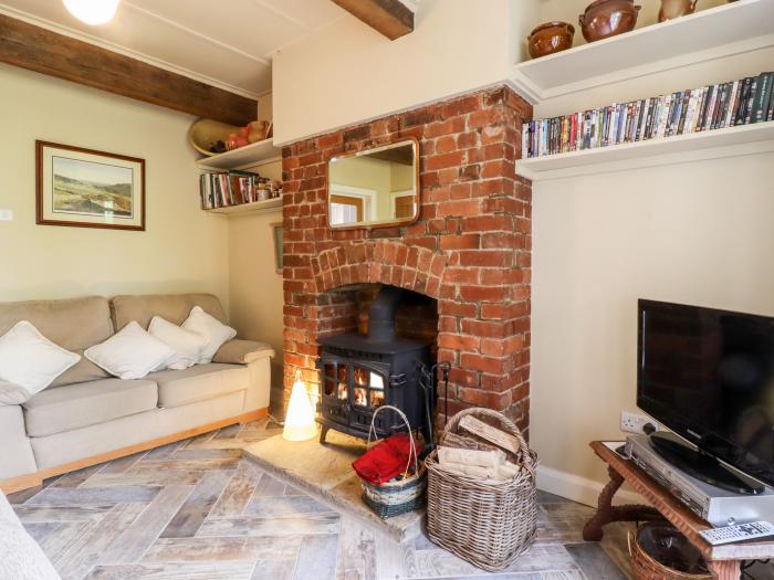 Oak Cottage, Kettlewell, North Yorkshire. Two bedrooms. Beautiful private garden & woodburning stove