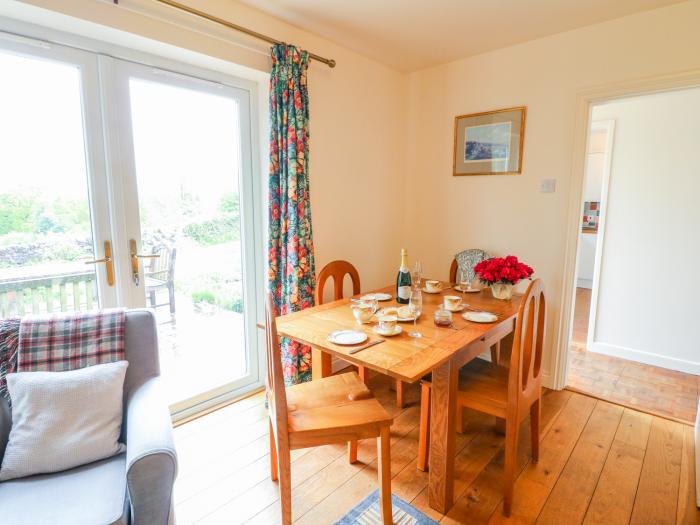 Barks Cottage in Moneystone, Ipstones, Staffordshire. Off-road parking. Dog-friendly. National Park.