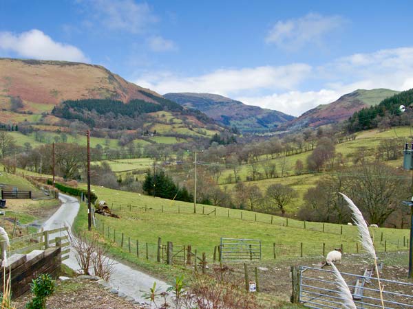 Y Sgubor, Wales