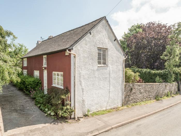 The Old Schoolhouse and Cottage, Bishop's Castle, Shropshire. Detached, 18th-century, with a hot tub