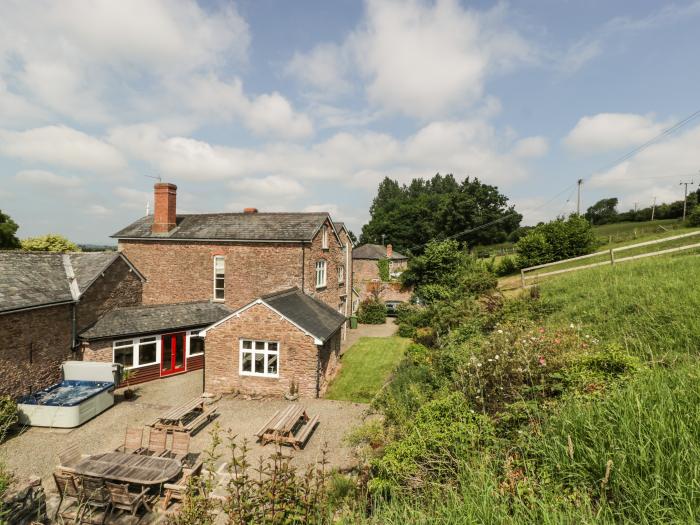 Wheelbarrow Castle, Leominster