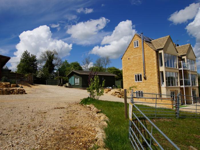 Beautiful Cotswold View, Bourton-On-The-Water