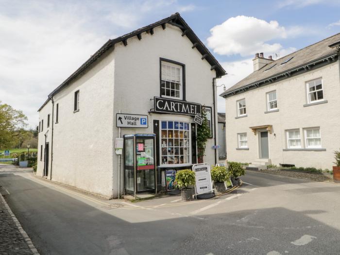 Cartmel Flat, Cartmel, Cumbria. First-floor apartment, ideal for a couple. Near national park & shop