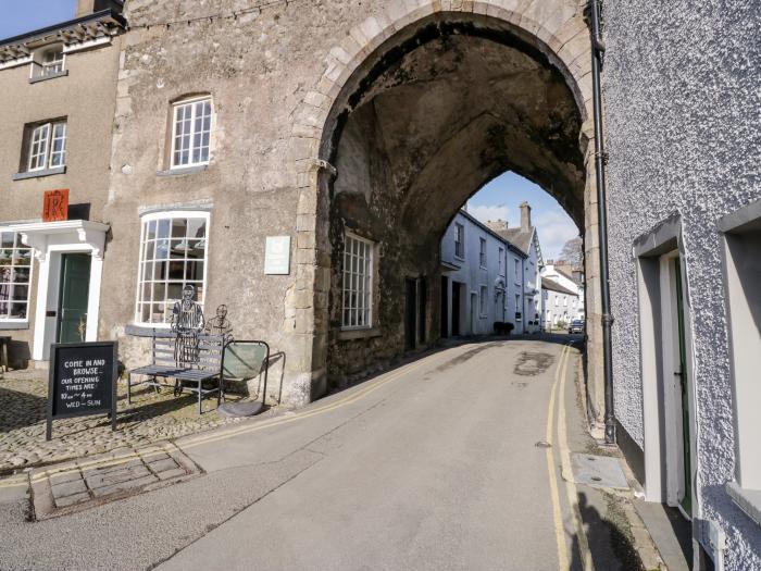 Cartmel Flat, Cartmel, Cumbria. First-floor apartment, ideal for a couple. Near national park & shop